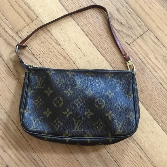 Louis Vuitton Handbags - Louis Vuitton Small Pochette Monogram Bag